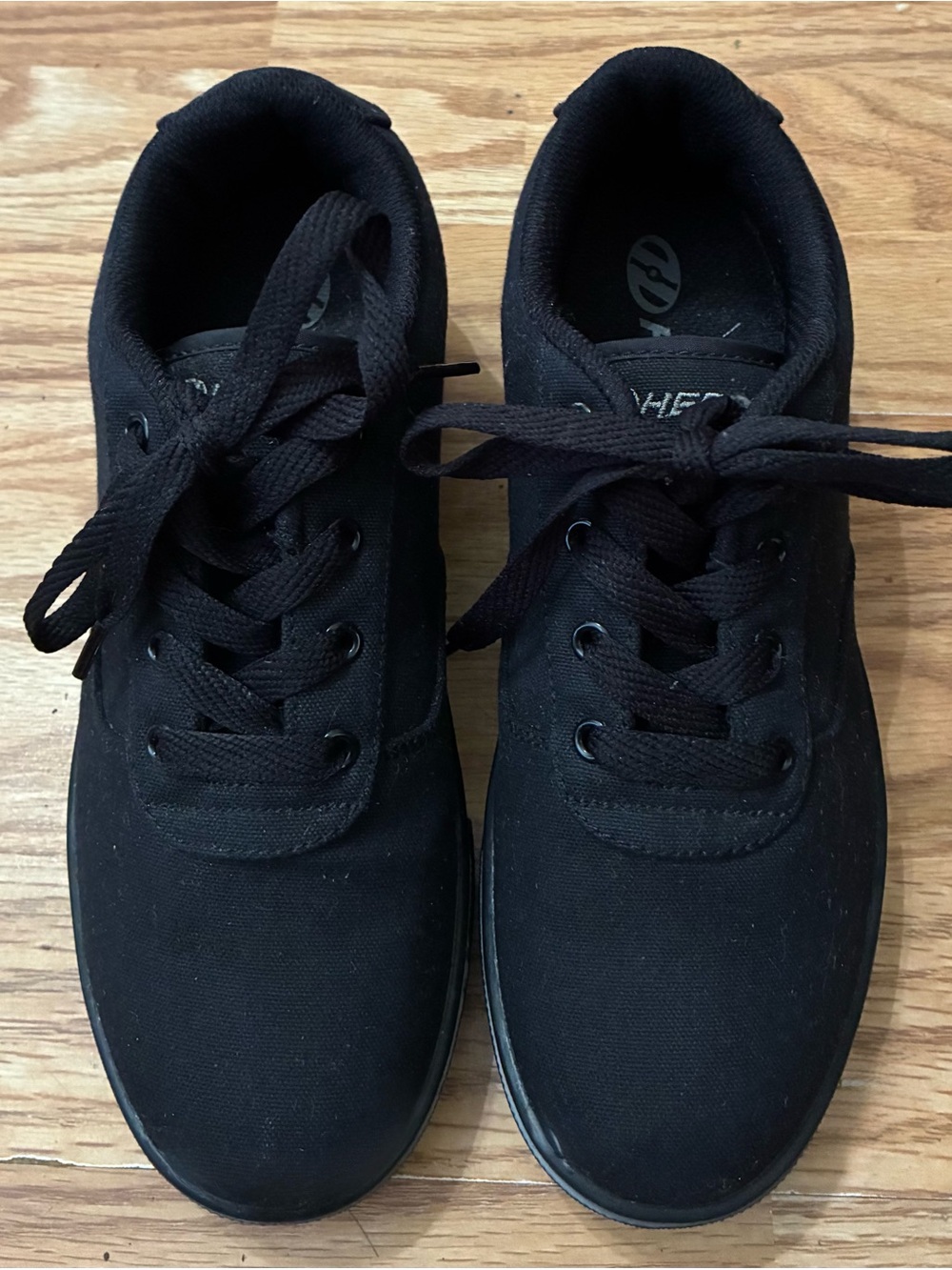 Heelys Youth 6 Black Low-Top Skate Sneakers
